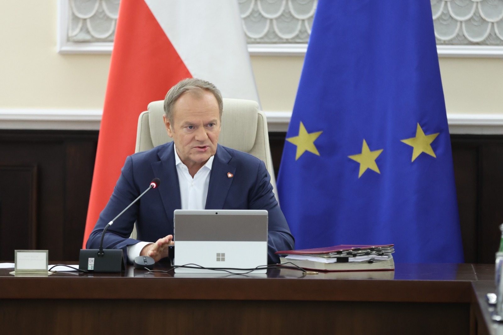 „Powinniśmy odpowiadać w sposób wyważony”. Tusk o cłach Trumpa