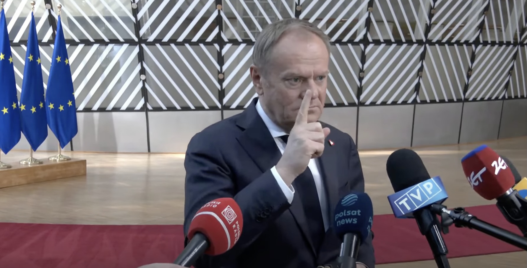 „Jestem przekonany, że Rosja przegra wyścig zbrojeń”. Tusk w Brukseli