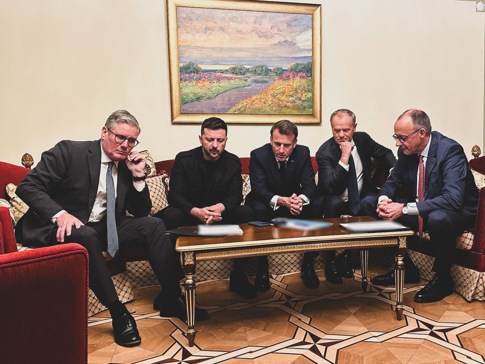 „Rozmowa telefoniczna naszej piątki z Trumpem”. Tusk publikuje zdjęcie z Kijowa